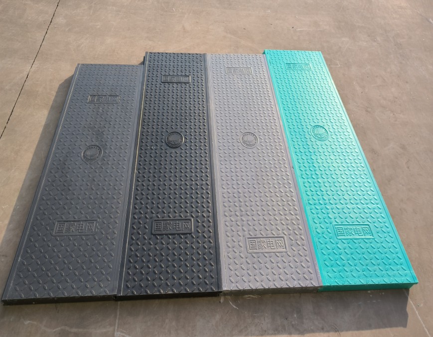 What are the advantages of composite manhole covers compared to traditional manhole covers